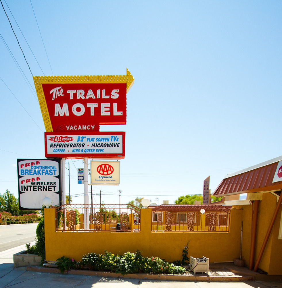 Trails Motel Лон-Пайн Экстерьер фото