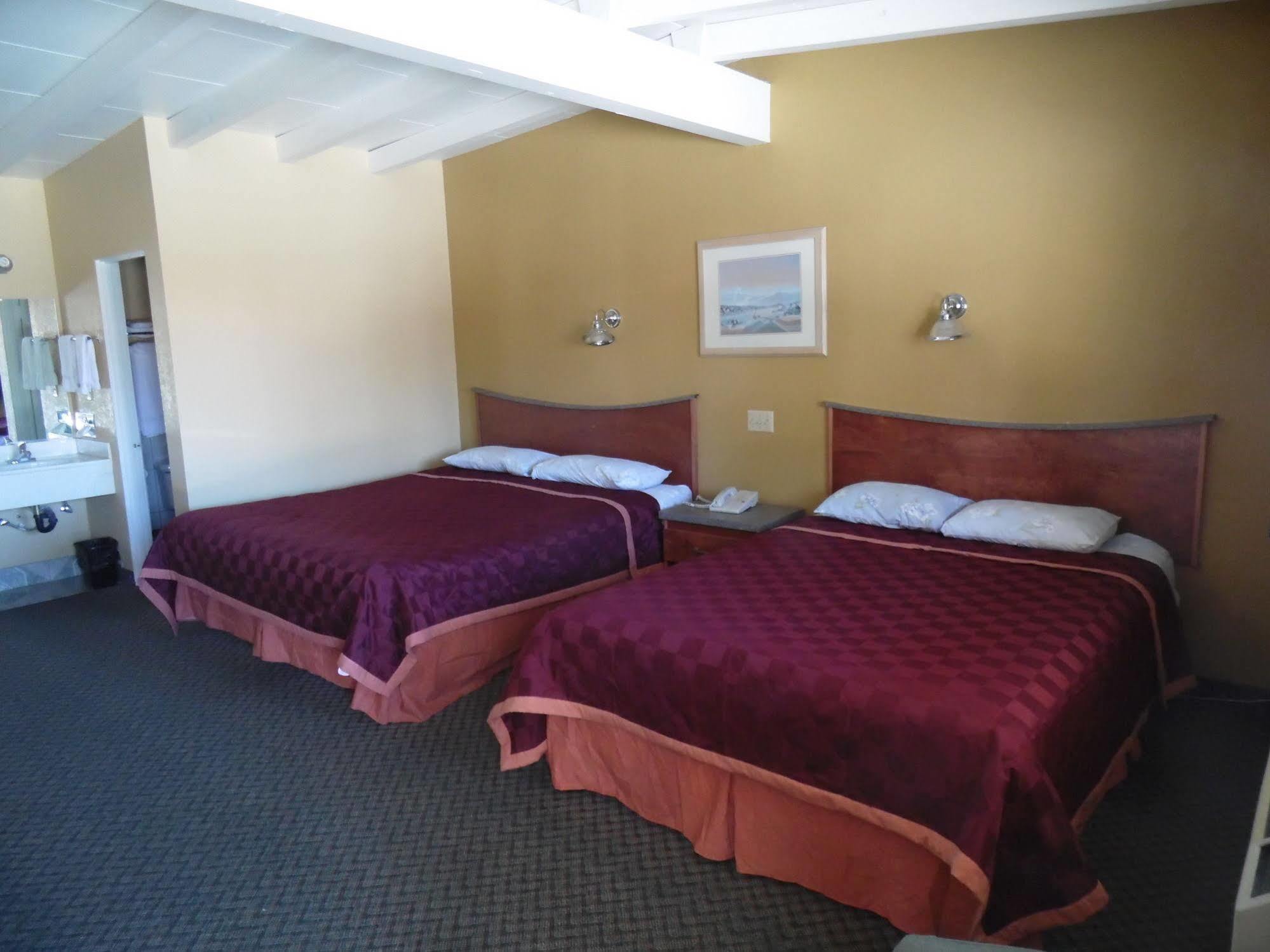 Trails Motel Лон-Пайн Экстерьер фото