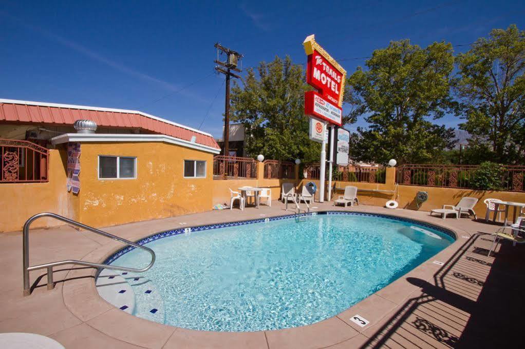 Trails Motel Лон-Пайн Экстерьер фото